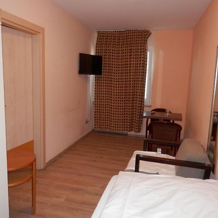 Relax Hotel-Ludwigshafen Экстерьер фото